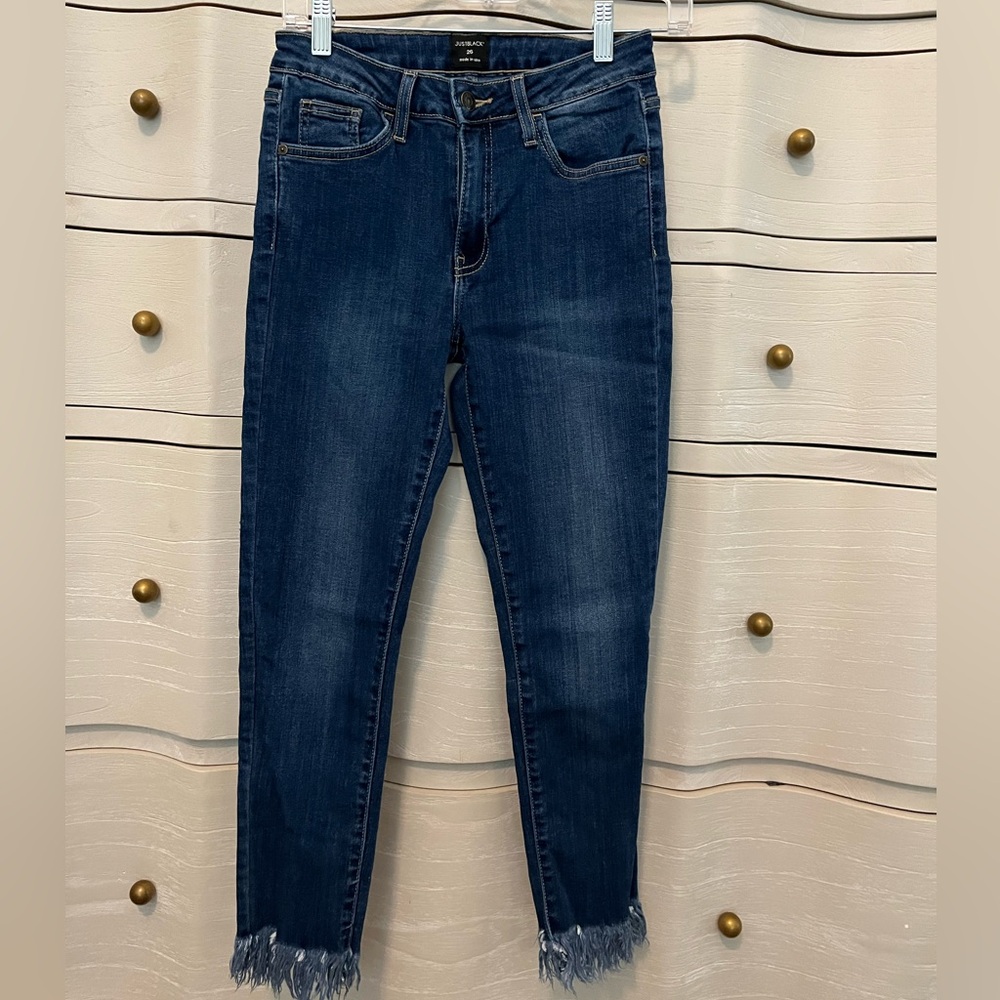 Just Black Frayed Crop Jean Size 26